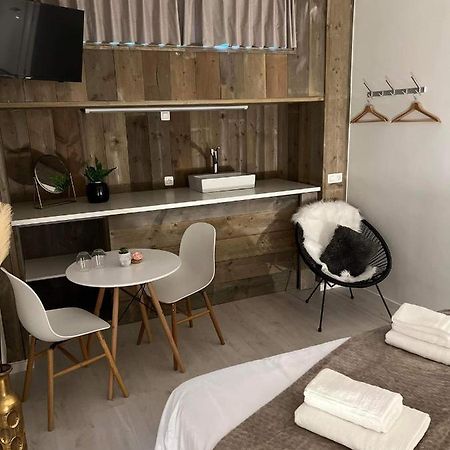 Ruime Luxe Kamer In Centrum Brugge Met Badkamer! Kültér fotó