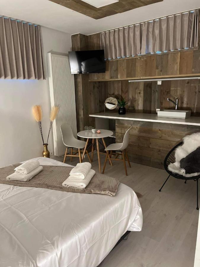 Ruime Luxe Kamer In Centrum Brugge Met Badkamer! Kültér fotó